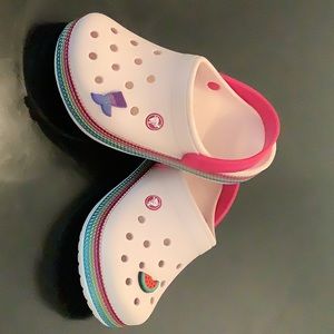 NEW Crics Crocband sequin rainbow clog, girls size 3